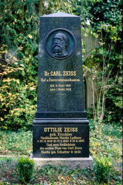 Carl Zeiss, Universitätsmechaniker, Firmengründer