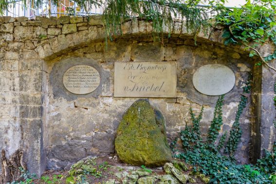 D71_4425-johannisfriedhof.jpg